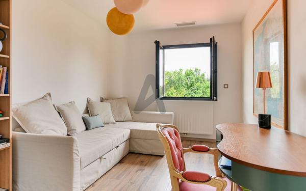 CHARBONNIERS-LES-BAINS- MAISON CONTEMPORAINE- 156m2-PISCINE- 4 CHAMBRES