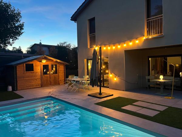 CHARBONNIERS-LES-BAINS- MAISON CONTEMPORAINE- 156m2-PISCINE- 4 CHAMBRES