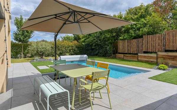 CHARBONNIERS-LES-BAINS- MAISON CONTEMPORAINE- 156m2-PISCINE- 4 CHAMBRES