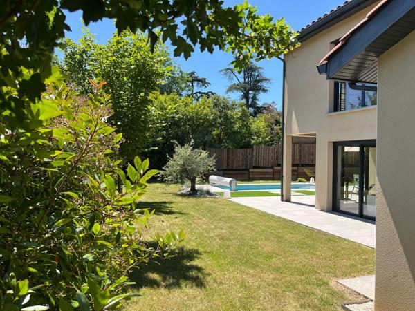 CHARBONNIERS-LES-BAINS- MAISON CONTEMPORAINE- 156m2-PISCINE- 4 CHAMBRES