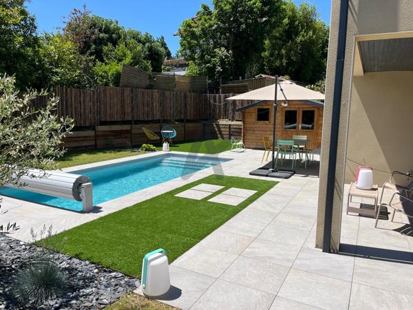 CHARBONNIERS-LES-BAINS- MAISON CONTEMPORAINE- 156m2-PISCINE- 4 CHAMBRES