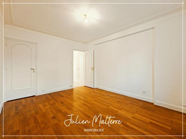 Appartement lumineux 4 pièces 86 m2 SAINT-ETIENNE, 2 chambres possible 3, garage et cave