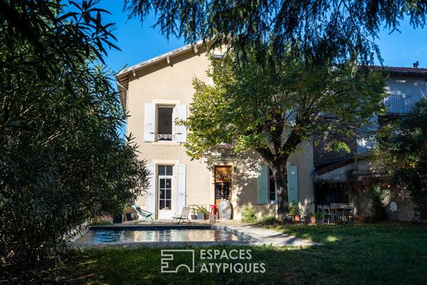 Maison bourgeoise années 30 avec jardin arboré et piscine