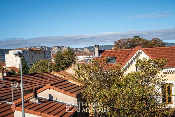 Maison bourgeoise années 30 avec jardin arboré et piscine