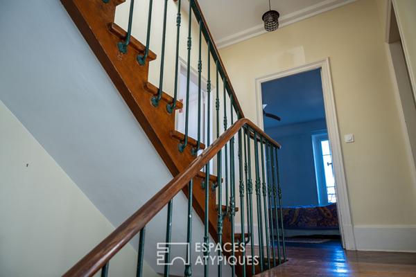 Maison bourgeoise années 30 avec jardin arboré et piscine