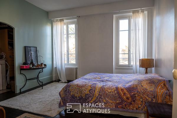 Maison bourgeoise années 30 avec jardin arboré et piscine