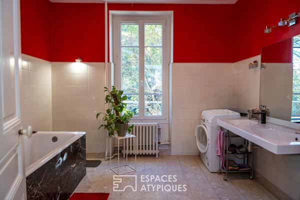 Maison bourgeoise années 30 avec jardin arboré et piscine