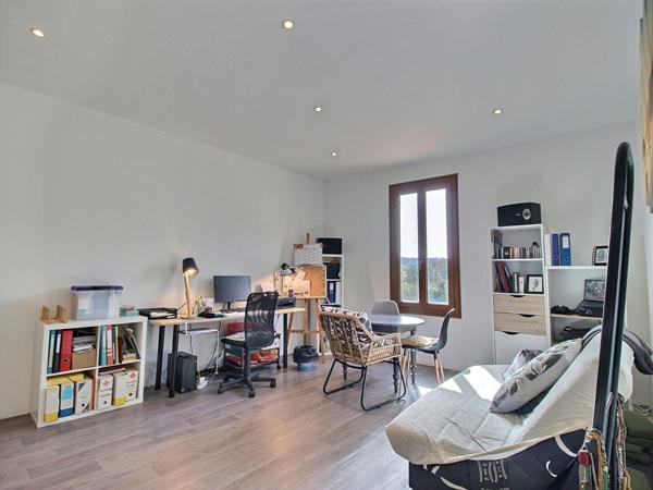 Maison 5 pièces à vendre à Sauveterre - Rare sur le marché