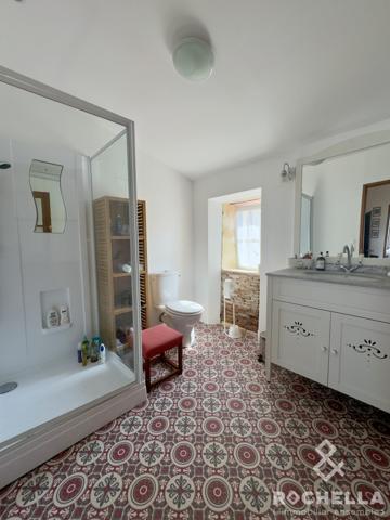MAISON AVEC JARDIN AU COEUR DE LA CITADELLE DE BROUAGE