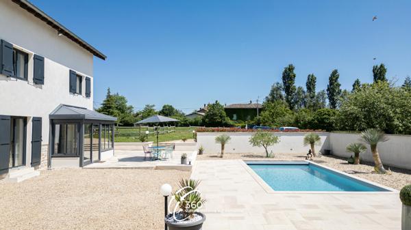 Ferme rénovée de 237m² avec dépendances sur un terrain de 5400m²