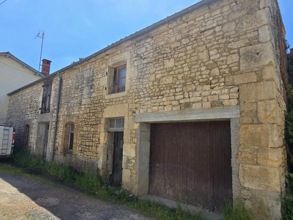 Immeuble à vendre FONTENAY LE COMTE (85)