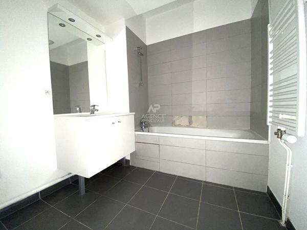 Appartement Nanterre 3 pièce(s) 65.69m2 332 000 € **  - Référence  15410