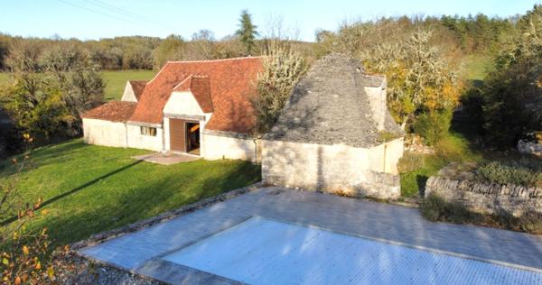 Propriété de caractère, 2 maisons en pierre parfaitement rénovées, avec piscine, dépendances et terrain 1 Ha