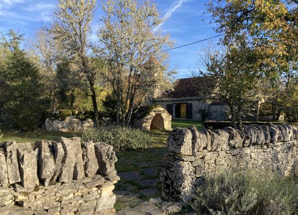 Propriété de caractère, 2 maisons en pierre parfaitement rénovées, avec piscine, dépendances et terrain 1 Ha