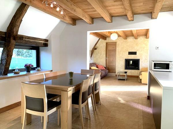 Propriété de caractère, 2 maisons en pierre parfaitement rénovées, avec piscine, dépendances et terrain 1 Ha