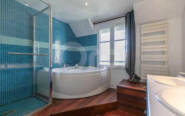 Maison à vendre    8 pièces • 200 m2 La Queue-en-Brie