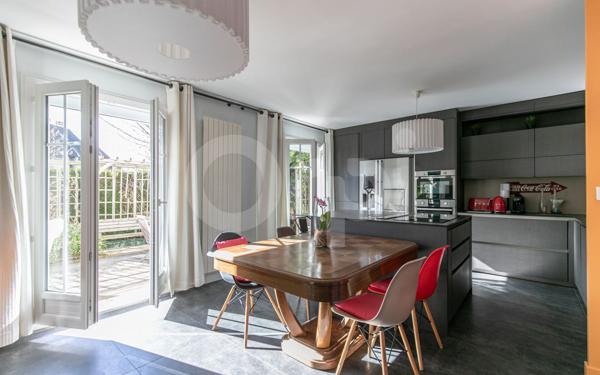 Maison à vendre    8 pièces • 200 m2 La Queue-en-Brie