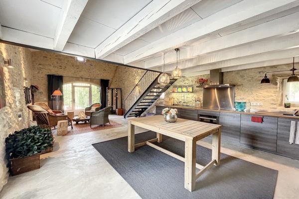 Vente Maison de luxe Uzès 7 Pièces 222 m²