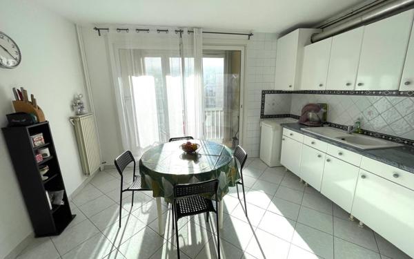 Appartement à vendre    3 pièces • 83 m2 Marseille 10
