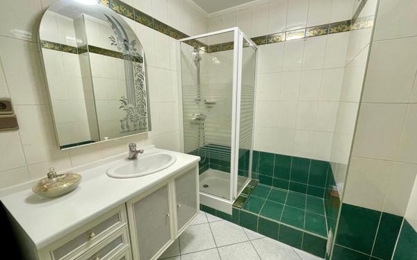 Appartement à vendre    3 pièces • 83 m2 Marseille 10