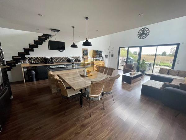 Vente                                                      Maison
                        
                     4 pièces                      135 m2                     à Tergnier