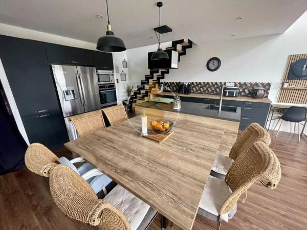 Vente                                                      Maison
                        
                     4 pièces                      135 m2                     à Tergnier