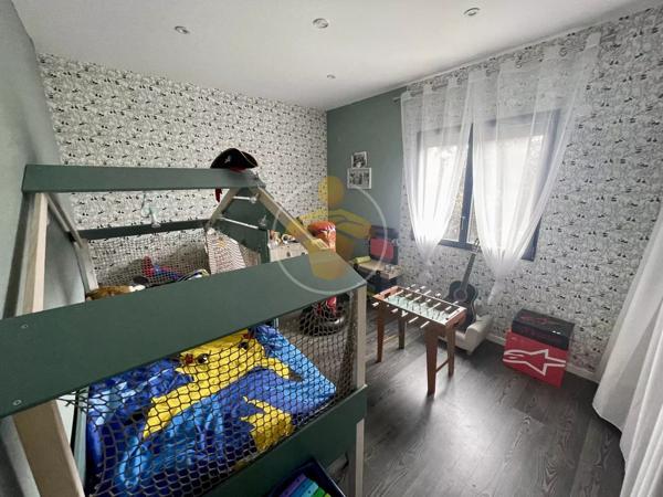Vente                                                      Maison
                        
                     4 pièces                      135 m2                     à Tergnier