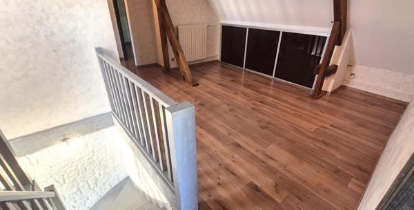 Belle Propriété Contemporaine ou Superbe Villa de 166 m² entièrement rénovée avec sa Piscine sécurisée de 40 m², Balcon, Terrasses de 300 m², Sous-sol Complet et aménagé de 110 m² sa Cour sécurisée de 100 m², Dépendances et Terrain clos, arboré et paysage