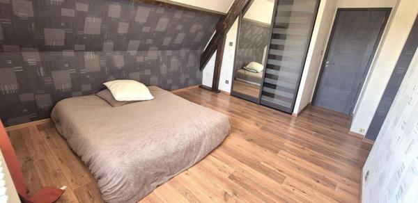 Belle Propriété Contemporaine ou Superbe Villa de 166 m² entièrement rénovée avec sa Piscine sécurisée de 40 m², Balcon, Terrasses de 300 m², Sous-sol Complet et aménagé de 110 m² sa Cour sécurisée de 100 m², Dépendances et Terrain clos, arboré et paysage