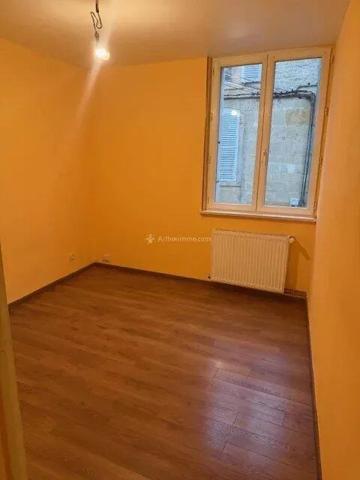 Location                                                      Appartement
                        
                     3 pièces                      61 m2                     à Langres