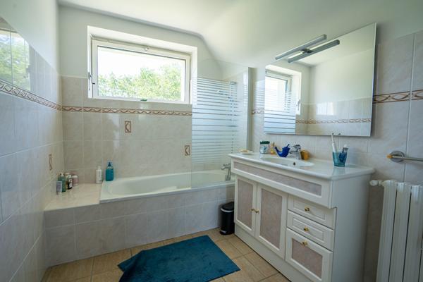 SARZEAU - GOLF DU MORBIHAN - Belle Maison traditionnelle T5 de 115 m² avec grand jardin arboré et clos de plus de 2700 m² , Sarzeau
