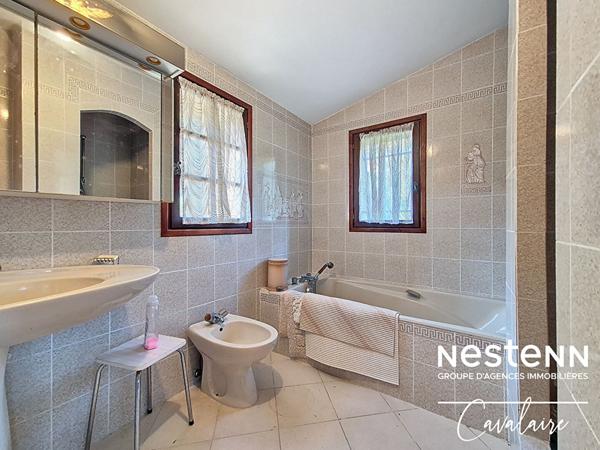 Villa vue mer 130 m² sur terrain piscinable avec garage à Cavalaire proche de Bonporteau