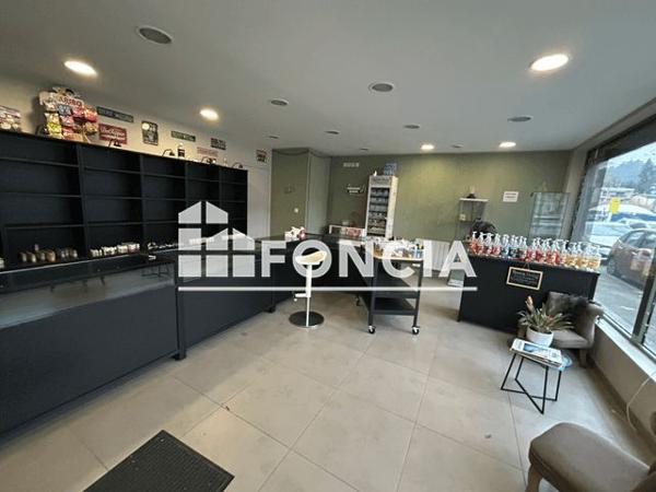 Location Local commercial 1 pièce 60.92 m² - 22 AVENUE BERTHELOT Vienne 38200