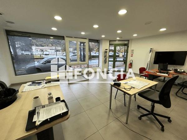 Location Local commercial 1 pièce 60.92 m² - 22 AVENUE BERTHELOT Vienne 38200