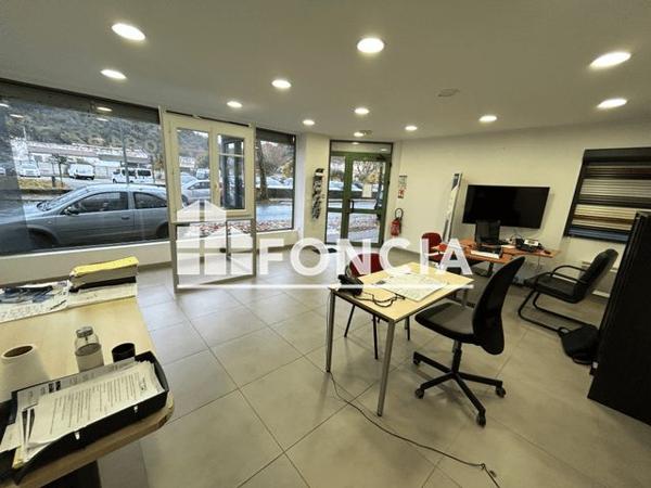 Location Local commercial 1 pièce 60.92 m² - 22 AVENUE BERTHELOT Vienne 38200