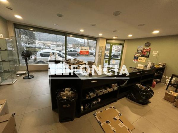 Location Local commercial 1 pièce 60.92 m² - 22 AVENUE BERTHELOT Vienne 38200