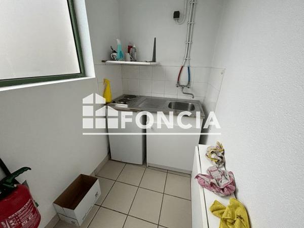 Location Local commercial 1 pièce 60.92 m² - 22 AVENUE BERTHELOT Vienne 38200