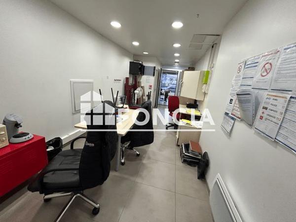 Location Local commercial 1 pièce 60.92 m² - 22 AVENUE BERTHELOT Vienne 38200