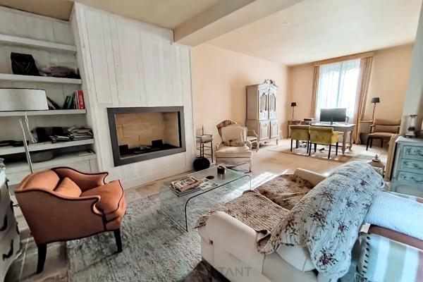 MAISON JOLIMENT RENOVEE EN CENTRE VILLE AVEC JARDIN ET PISCINE