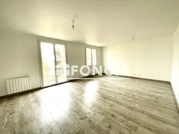 Location Appartement 3 pièces 67.41 m² - RUE SAINTE VICTOIRE Volx 04130