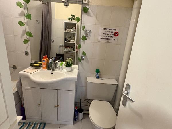 Appartement T1 calme à vendre à Reims avec balcon et parking. Isolation par l'extérieur réalisée