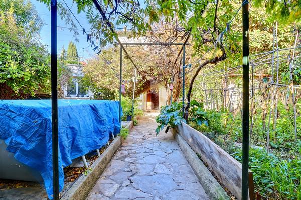 Maison - Secteur Boileaux - 110m2 - Rénovation à prévoir - Garage - Plan de cuques 13380