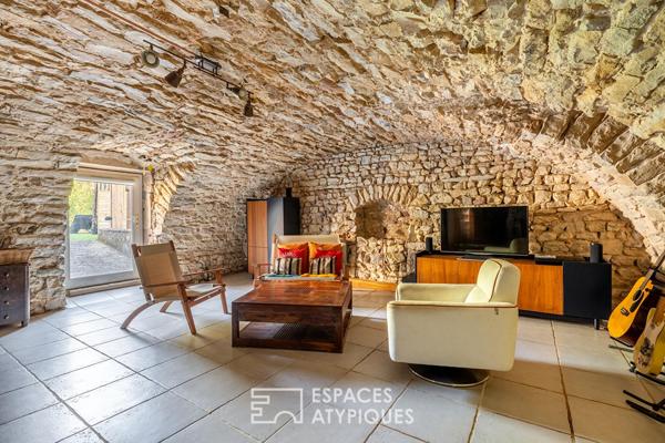 Appartement avec terrasse dans les dépendances d’une ancienne bâtisse