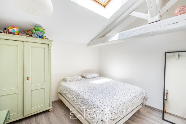 Appartement avec terrasse dans les dépendances d’une ancienne bâtisse