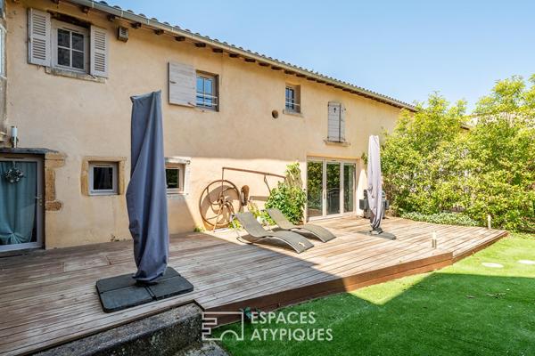 Appartement avec terrasse dans les dépendances d’une ancienne bâtisse