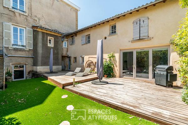 Appartement avec terrasse dans les dépendances d’une ancienne bâtisse