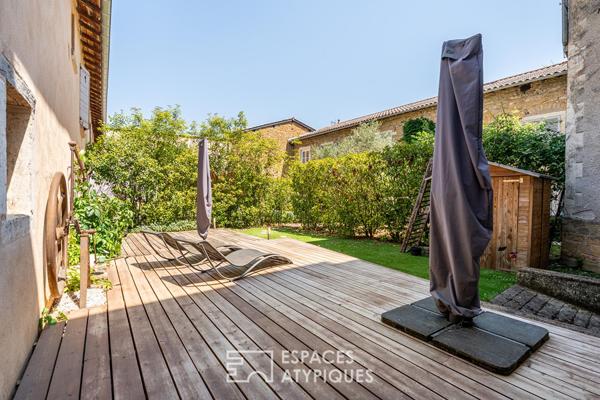 Appartement avec terrasse dans les dépendances d’une ancienne bâtisse
