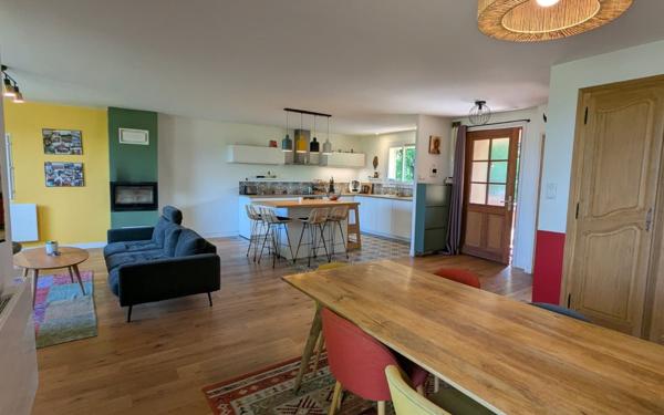 Maison à louer    5 pièces •  Éveux