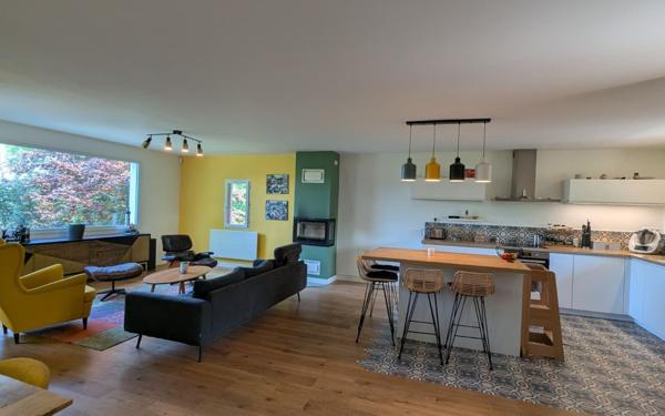Maison à louer    5 pièces •  Éveux