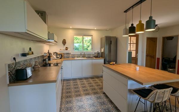 Maison à louer    5 pièces •  Éveux